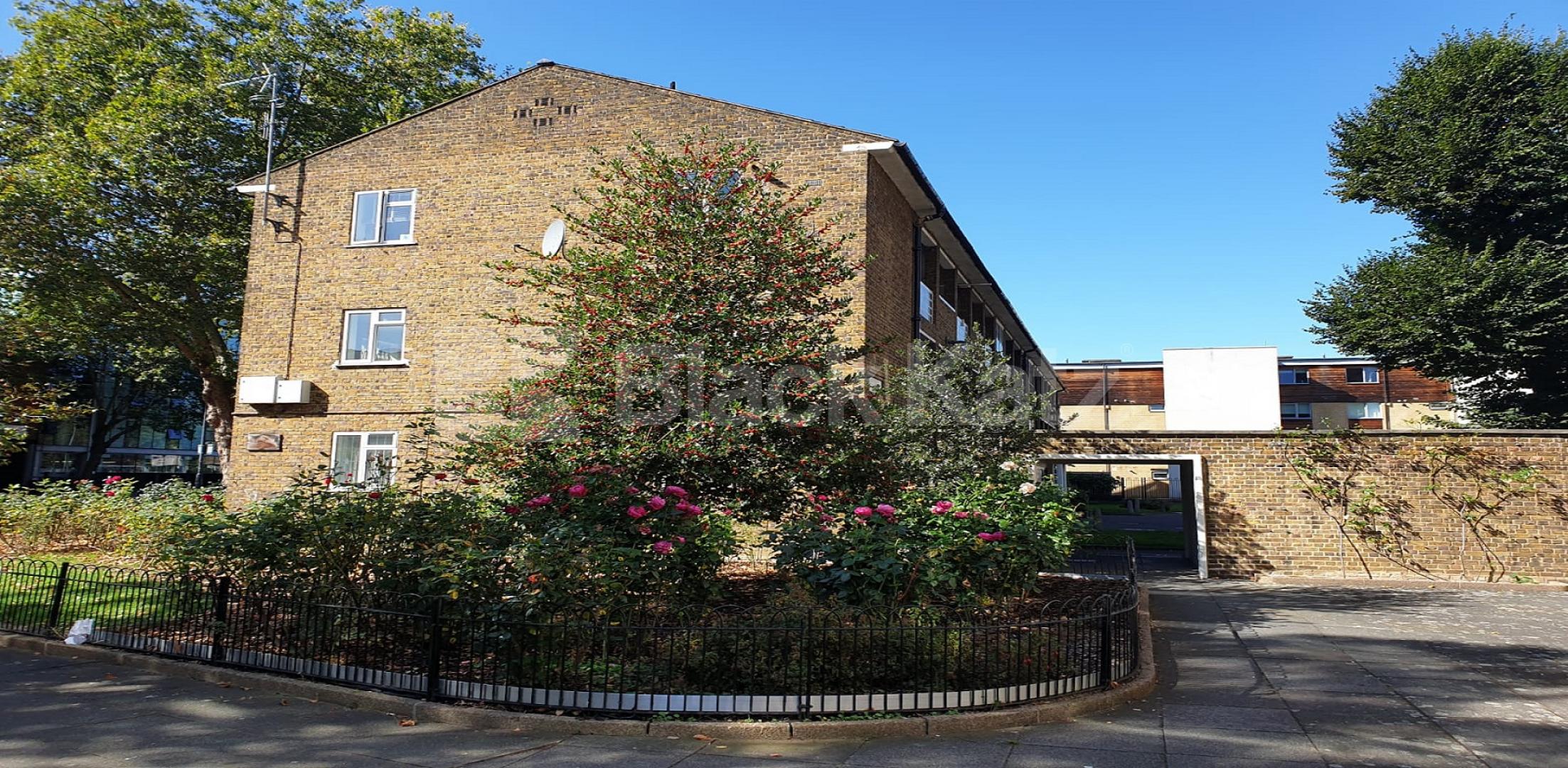 			LET , 4 Bedroom, 1 bath, 1 reception Apartment			 East Indian Dock Road, Poplar 